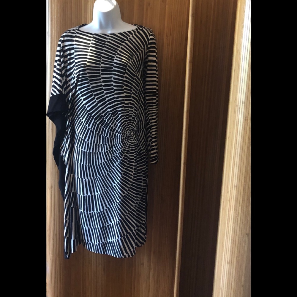 Trina Turk size xs cute, very different dress!